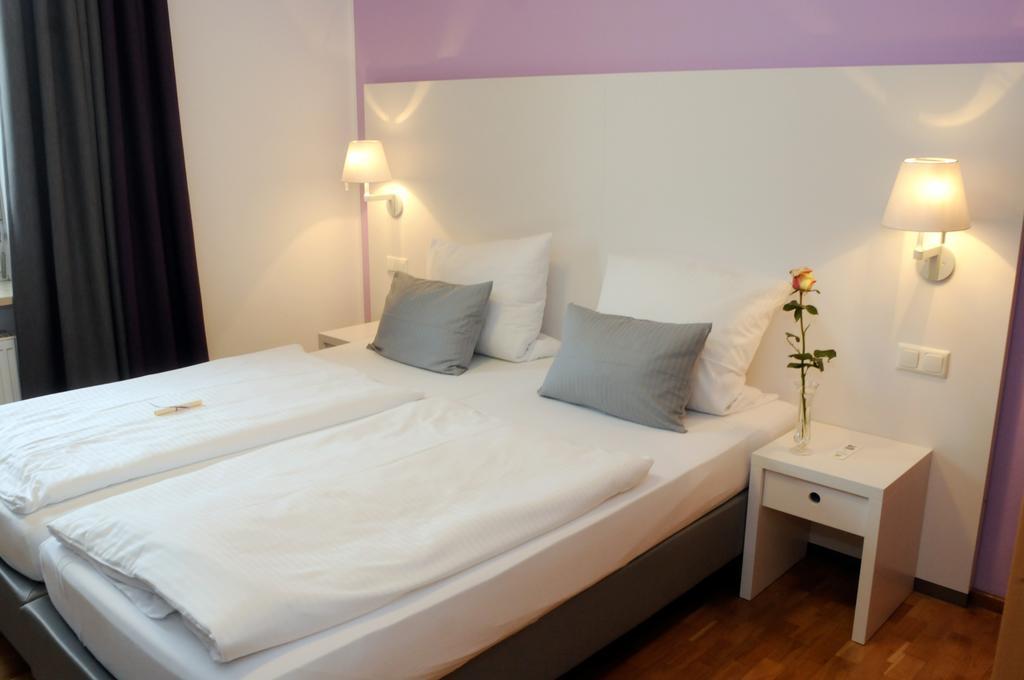 Hotel Am Alten Park Augsburg Bagian luar foto