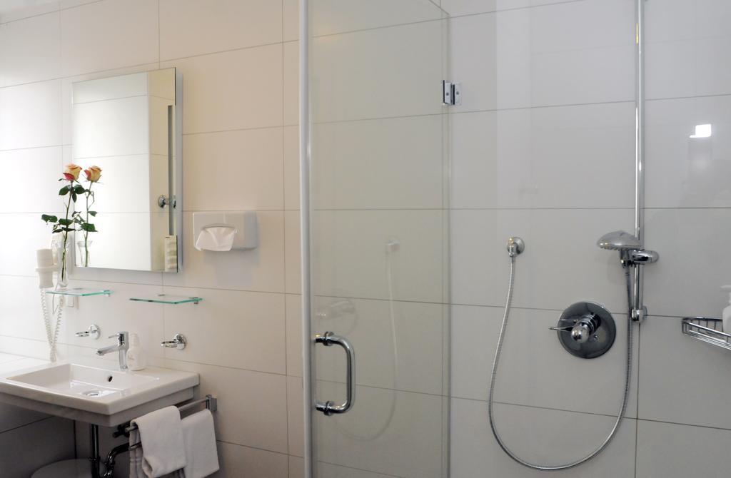 Hotel Am Alten Park Augsburg Ruang foto