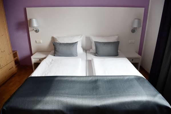 Hotel Am Alten Park Augsburg Bagian luar foto